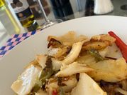Una foto de caldo de bacalao
