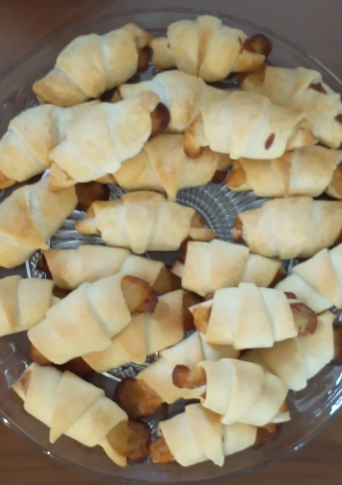 Una foto de Mini cruasanes rellenos de salmón y queso viejo