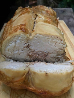 Una foto de Pollo relleno de jamón y queso
