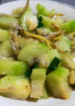 薑絲小魚絲瓜 的食譜成品照片
