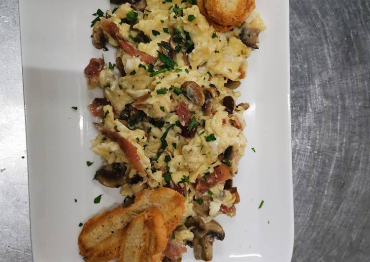 Revoltillo de champiñones con jamón. 🥚