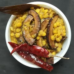 A picture of Cholar dal.