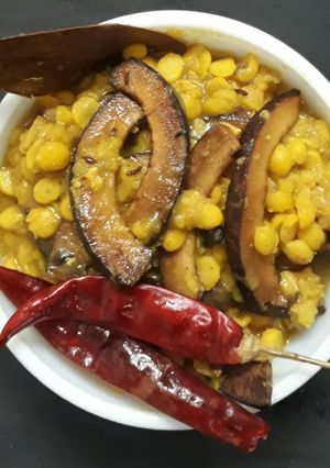 A picture of Cholar dal.