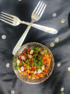 चना भेल पूरी (chana bhel puri recipe in hindi) रेसिपी मुख्य फोटो