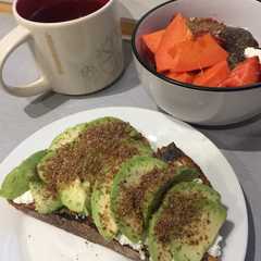 A picture of Tostada de aguacate y requesón Desayuno sano 1.
