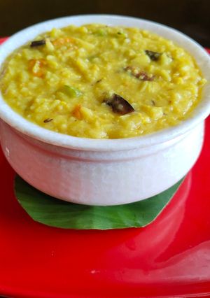 খিচুড়ি(Khichdi recipe in Bengali) রেসিপির প্রধান ছবি