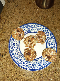 Una foto de Galletas de copos de avena, toppings de cacao y boniato
