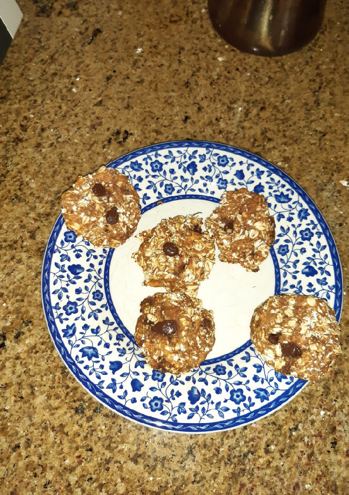 Una foto de Galletas de copos de avena, toppings de cacao y boniato
