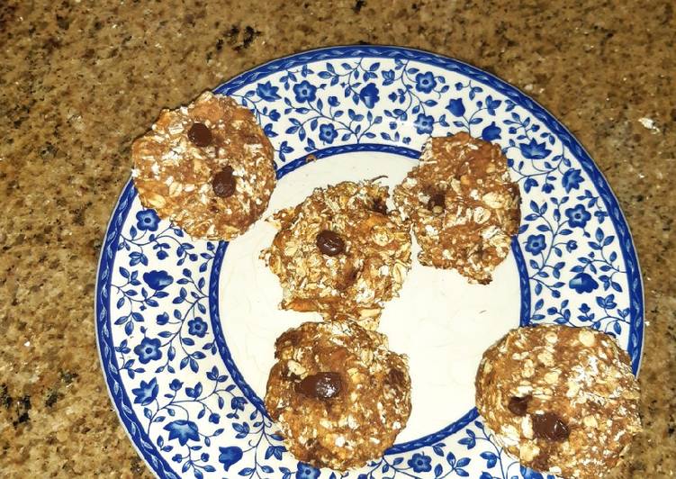 Galletas de copos de avena, toppings de cacao y boniato