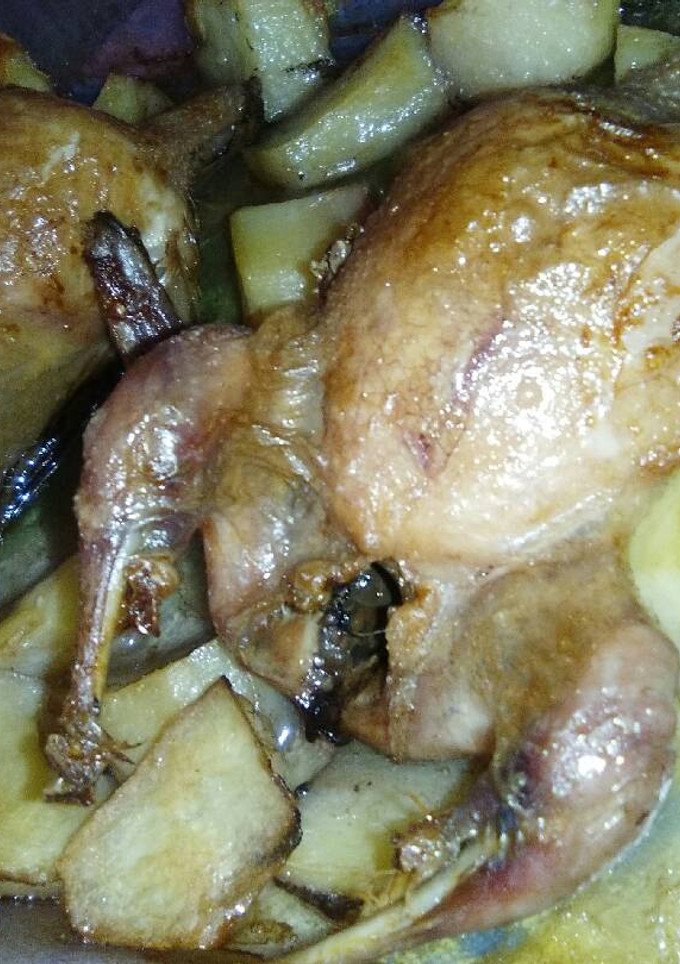 Una foto de Codornices con vino tinto