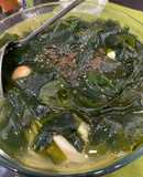 Canh rong biển với tôm, đậu hũ non