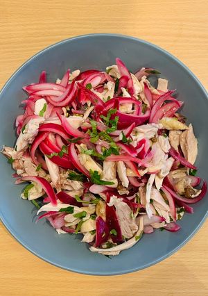 Hình của món Gà xé phay 🥗.