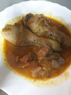 Una foto de Guiso de pollo y sus mollejas