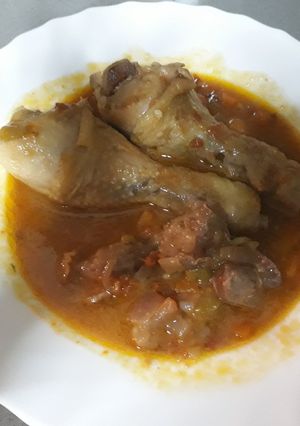 Una foto de Guiso de pollo y sus mollejas