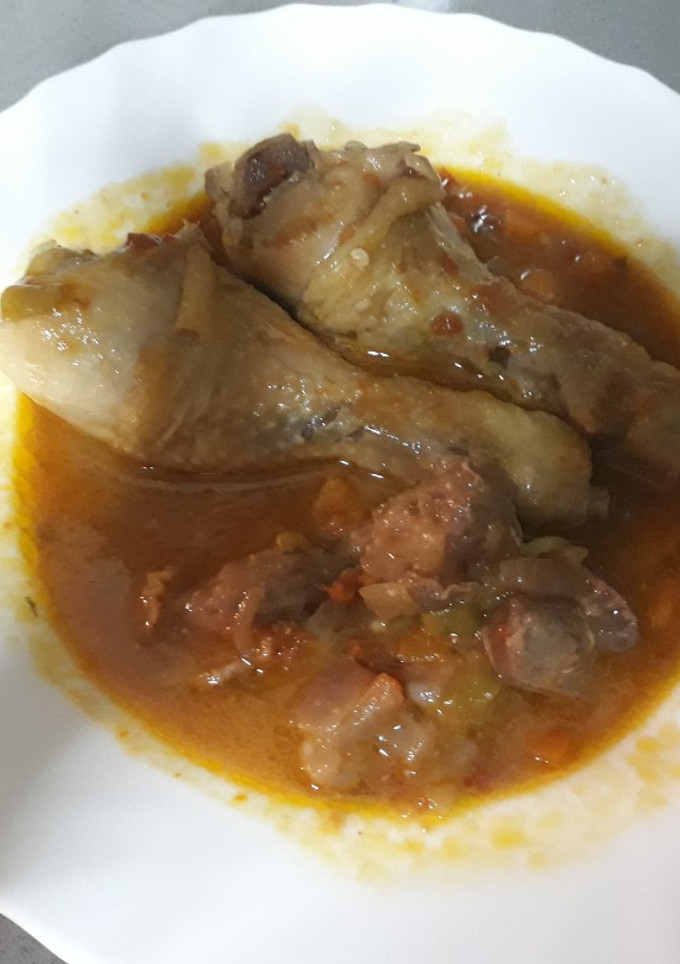 Una foto de Guiso de pollo y sus mollejas