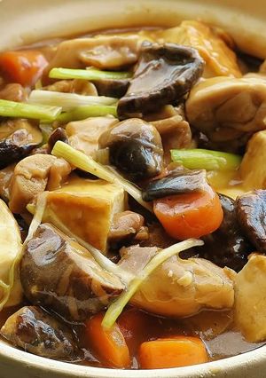 瓦鍋冬菇雞豆腐煲 的食譜成品照片