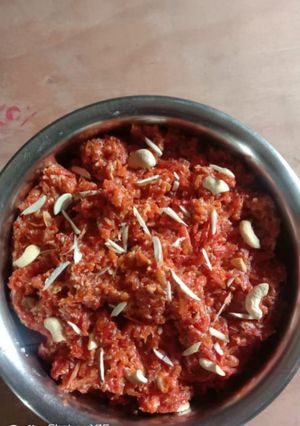 गाजर का हलवा (gajar ka halwa recipe in Hindi) रेसिपी मुख्य फोटो