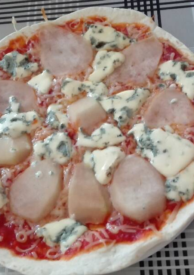 Una foto de Pizzafit con pera y queso azul