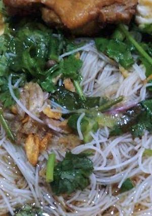 รูปของ ก๋วยเตี๋ยวไก่พะโล้เส้นหมี่