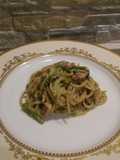 Spaghetti integrali con crema di asparagi e pancetta croccante