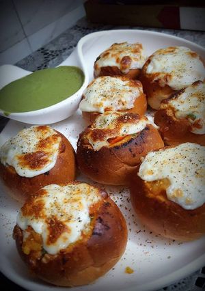 A picture of Pav buns.