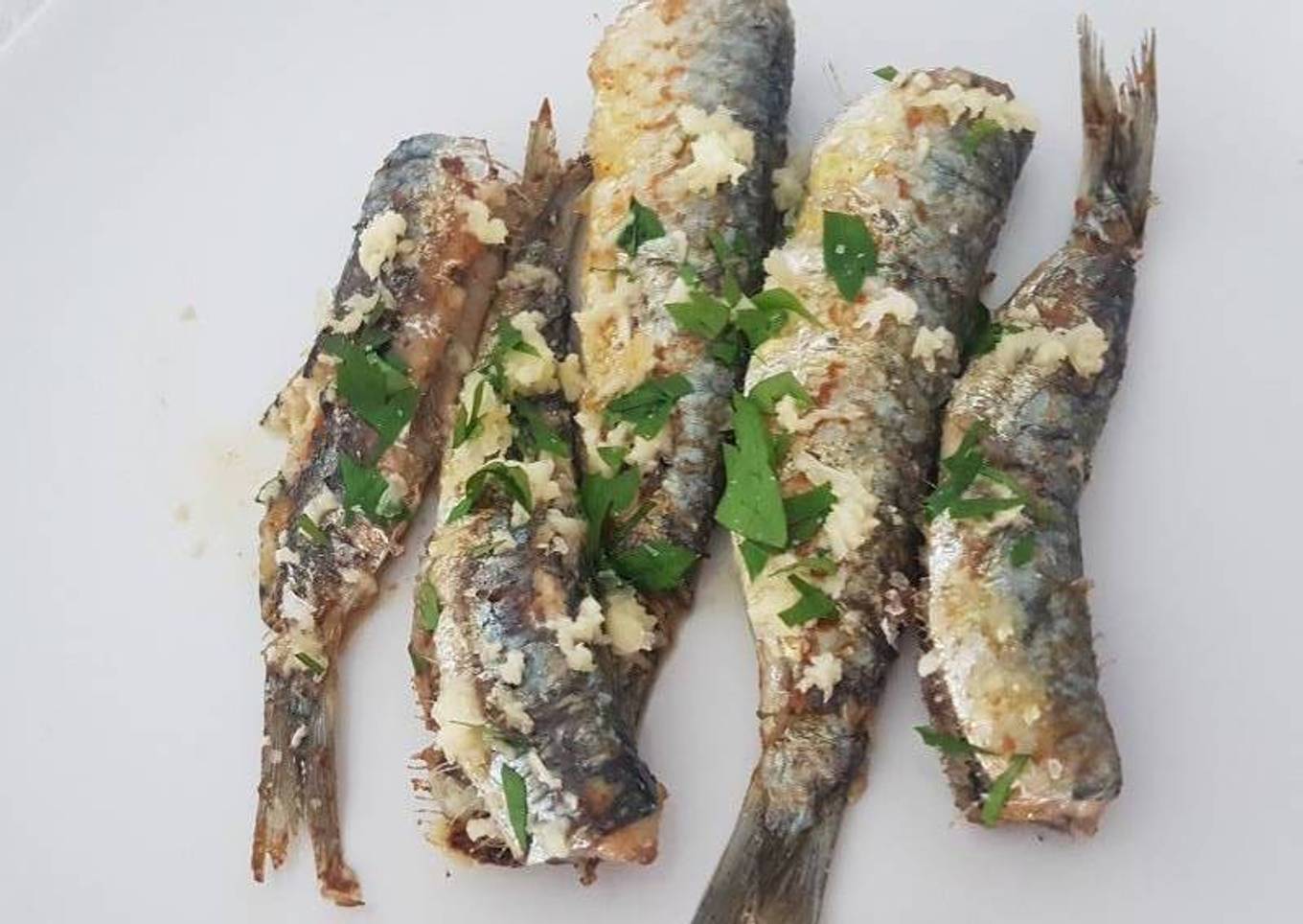 Sardinas con ajo y perejil