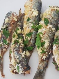 Una foto de Sardinas con ajo y perejil
