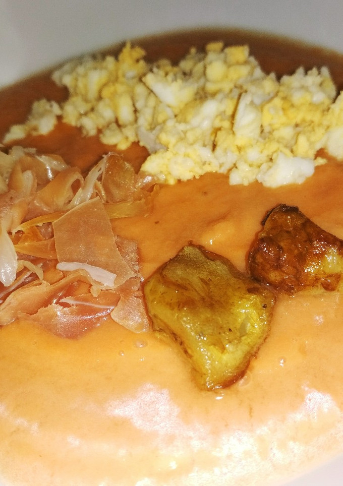 Una foto de Salmorejo de tomate y berenjena (sin gluten)