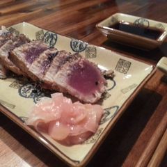 A picture of Tuna Tataki.