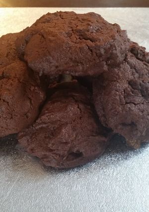 A picture of Chocolate chocolate chip cookie.