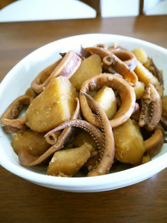 A picture of Simmered Squid and Potatoes♪.