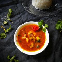 A picture of Aloo Chingri Dalna (Bengali Style Prawn Recipe with Potato).