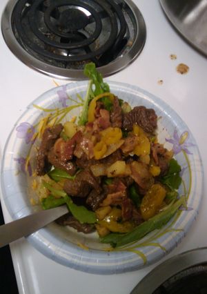 A picture of Steak stir fry salad.