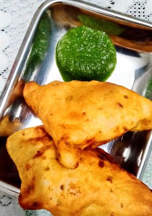 आलू मटर के समोसे (aloo matar ke samose recipe in Hindi) रेसिपी मुख्य फोटो