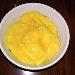 A picture of pudding n marshmallow frosting.
