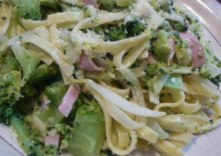 Easy Way to Cook Perfect Broccoli and Ham Cream Cheese Pasta