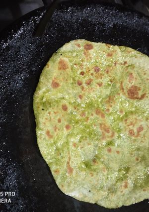 A picture of Palak paratha.