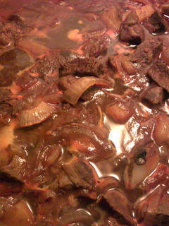 A picture of carne de rez con salsa de chipotle (beef with chipotle sauce).