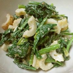 A picture of Easy Spinach and Chikuwa Fishcake Sticks with Mayonnaise and Ponzu.