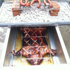 A picture of Roast whole Pig.