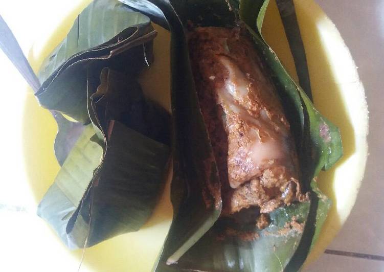 Resep Pepes kluwek ikan lele Lezat