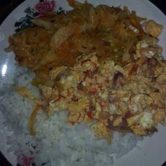 A picture of Rice served with scrambled eggs and steamed vegetables.