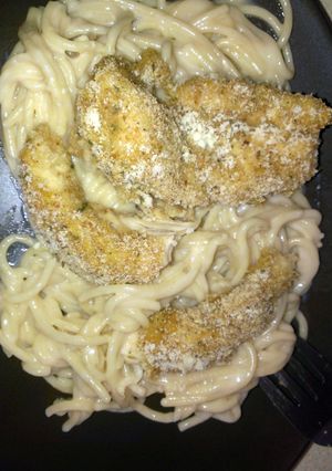 A picture of breaded chicken and Alfredo.