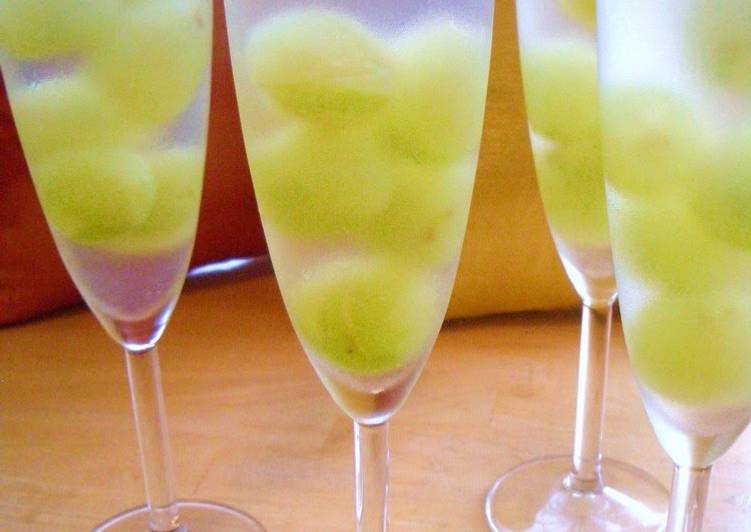 Simple Way to Prepare Award-winning Muscat Grapes in Wine Jelly