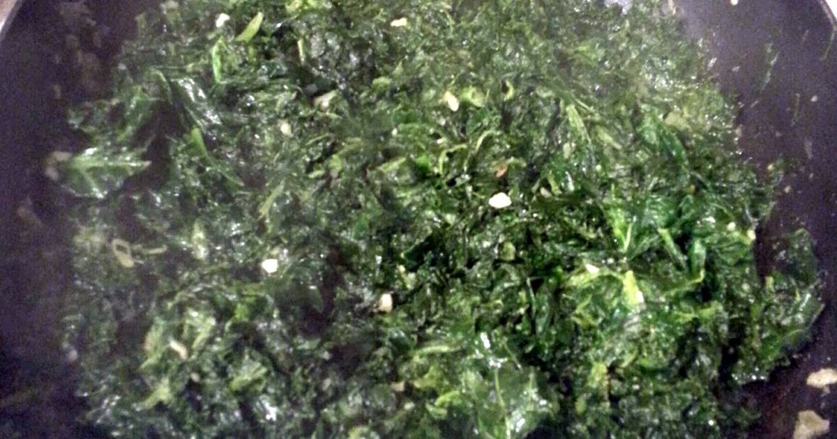 Sauteed spinach and kale Recipe by crthomas912 Cookpad