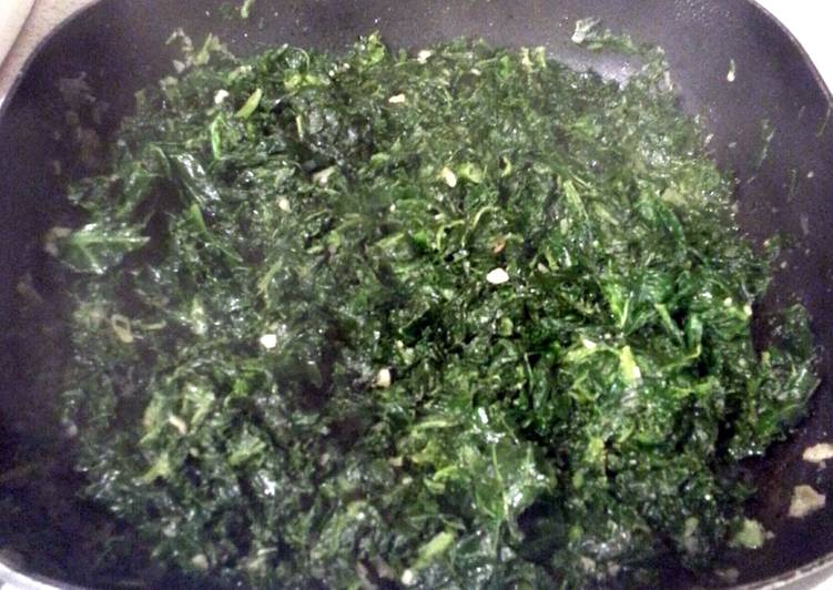 Steps to Cook Super Quick Sauteed spinach and kale
