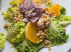Une photo de Salade d’hiver au boulgour, pois chiches et oranges