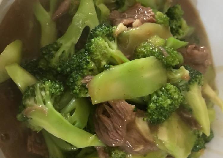 Langkah Mudah untuk Menyiapkan Brokoli sapi saus tiram yang Lezat