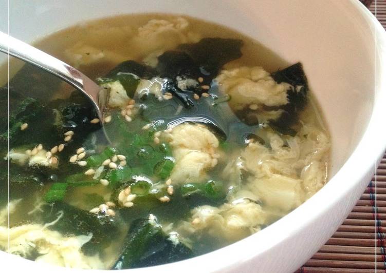 Recipe of Super Quick Korean Style Soup: Wakame Seaweed & Egg