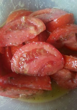 A picture of Festive Tomato Wedges.